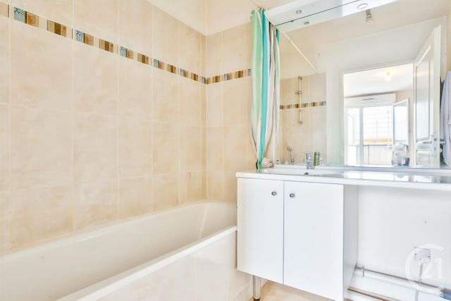 Appartement F2 à vendre - 2 pièces - 47.0 m2 - AUBERVILLIERS - 93 - ILE-DE-FRANCE - Century 21 Immo Conseil