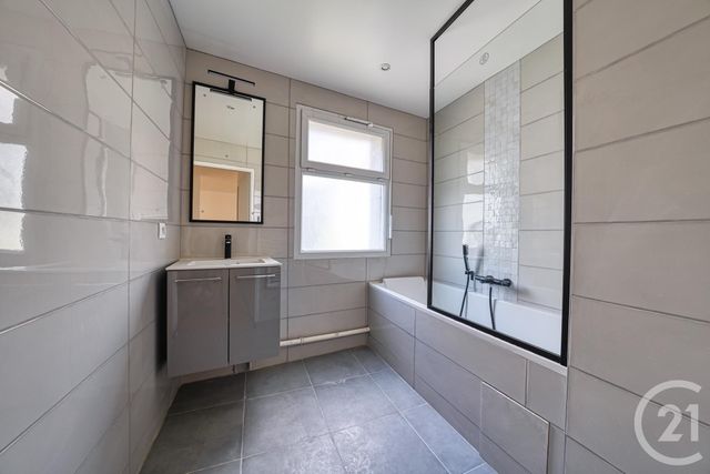 Afficher la photo en grand Appartement F4 à vendre - 4 pièces - 85.0 m2 - LA PLAINE ST DENIS - 93 - ILE-DE-FRANCE - Century 21 Immo Conseil