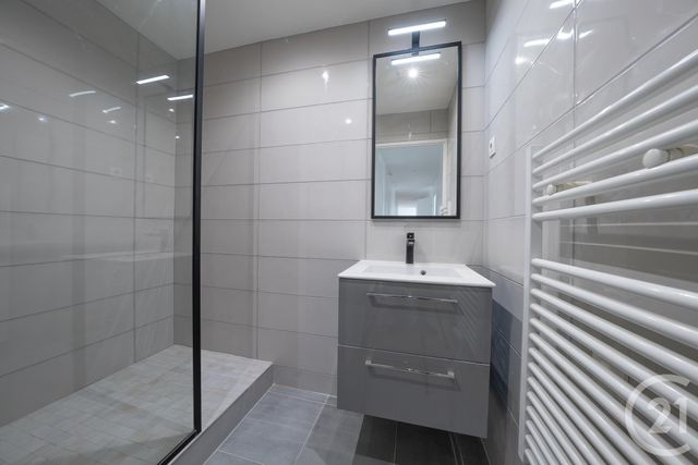 Afficher la photo en grand Appartement F4 à vendre - 4 pièces - 85.0 m2 - LA PLAINE ST DENIS - 93 - ILE-DE-FRANCE - Century 21 Immo Conseil