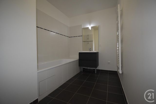 Afficher la photo en grand Appartement F3 à louer - 3 pièces - 71.1 m2 - AUBERVILLIERS - 93 - ILE-DE-FRANCE - Century 21 Immo Conseil