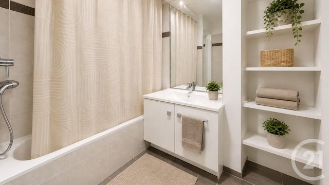 Appartement F2 à vendre - 2 pièces - 49.01 m2 - AUBERVILLIERS - 93 - ILE-DE-FRANCE - Century 21 Immo Conseil