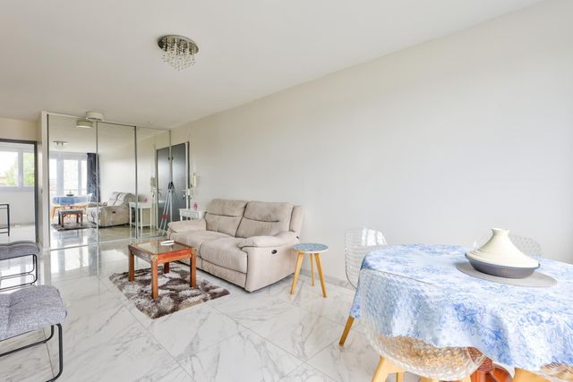 Afficher la photo en grand Appartement F3 à vendre - 3 pièces - 64.0 m2 - AUBERVILLIERS - 93 - ILE-DE-FRANCE - Century 21 Immo Conseil