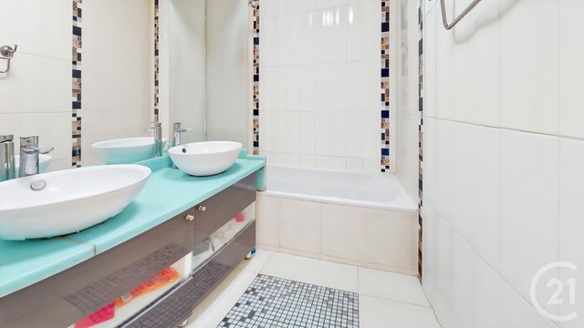 Appartement à vendre - 4 pièces - 74.0 m2 - AUBERVILLIERS - 93 - ILE-DE-FRANCE - Century 21 Immo Conseil