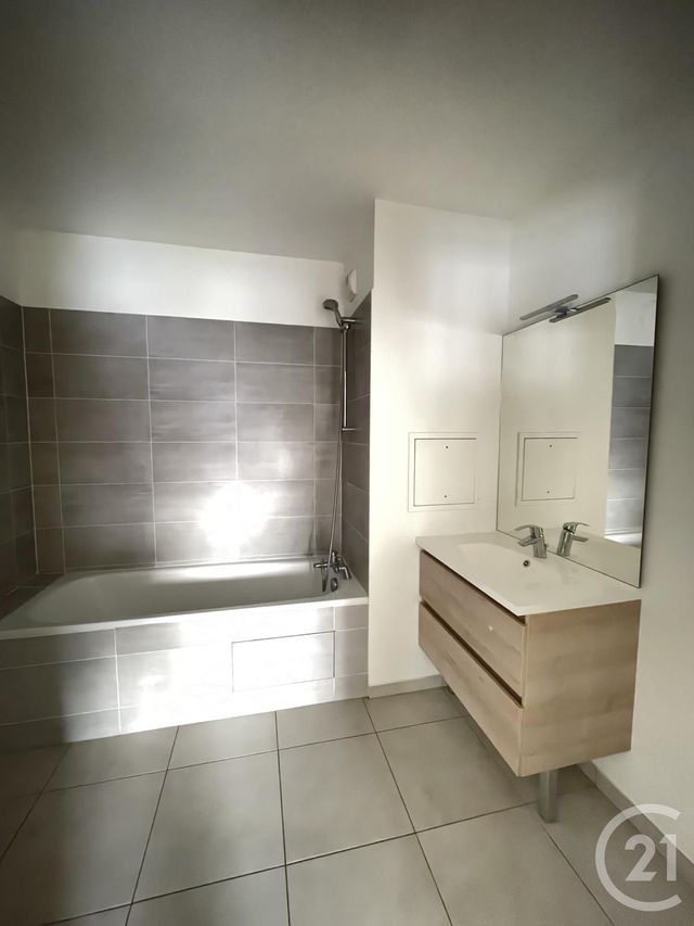 Appartement F3 à louer - 3 pièces - 70.79 m2 - AUBERVILLIERS - 93 - ILE-DE-FRANCE - Century 21 Immo Conseil