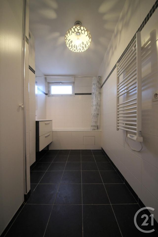 Appartement F5 à louer - 5 pièces - 93.27 m2 - LA COURNEUVE - 93 - ILE-DE-FRANCE - Century 21 Immo Conseil