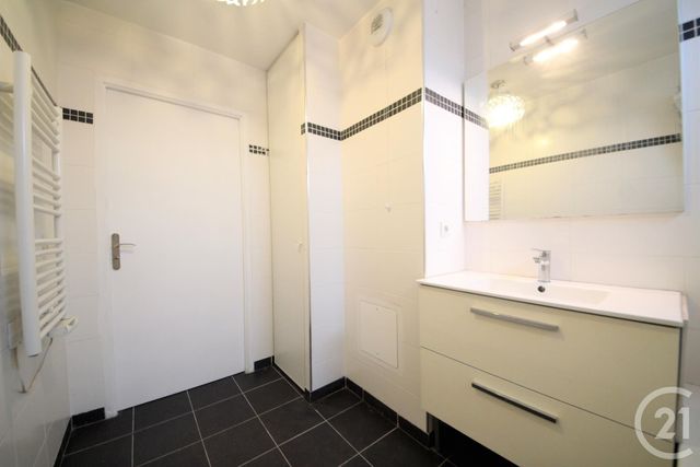 Appartement F5 à louer - 5 pièces - 93.27 m2 - LA COURNEUVE - 93 - ILE-DE-FRANCE - Century 21 Immo Conseil