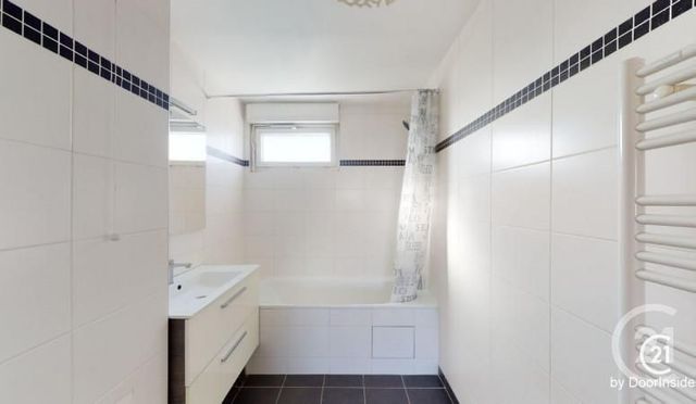 Appartement F5 à louer - 5 pièces - 93.27 m2 - LA COURNEUVE - 93 - ILE-DE-FRANCE - Century 21 Immo Conseil
