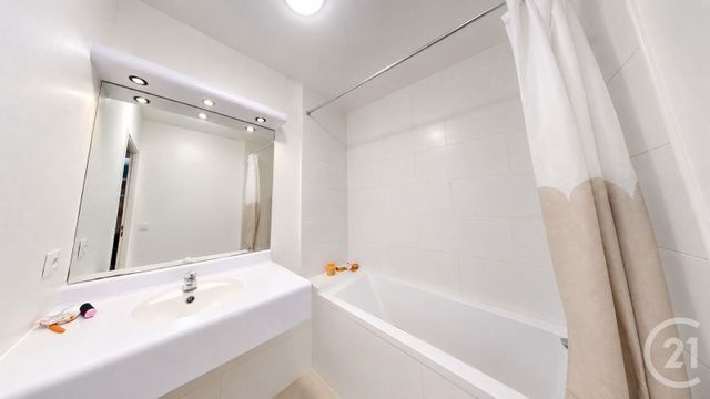 Appartement à vendre - 4 pièces - 75.53 m2 - AUBERVILLIERS - 93 - ILE-DE-FRANCE - Century 21 Immo Conseil